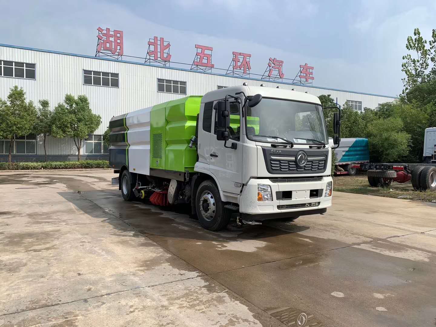 華通牌HCQ5180TXSDF6型洗掃車 國六天錦16方道路清掃車